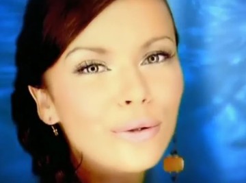 Fatalna pevačica se u jeku slave udala za političara i nestala iz javnosti: Evo kako Vesna Pisarović izgleda u 47. godini  (FOTO)