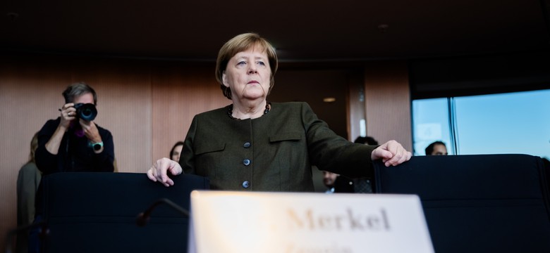 Angela Merkel przed komisją. "Musimy przyznać, że ponieśliśmy porażkę"