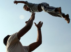 Co 12. mężczyzna wychowuje cudze dziecko