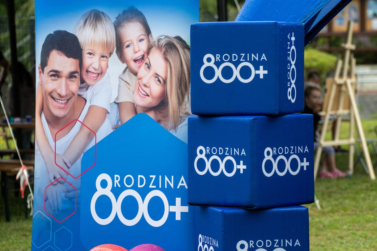 Polacy chcą ograniczeń w 800 plus. Chodzi nie tylko o Ukraińców [SONDAŻ]