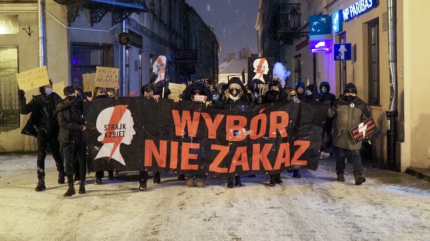 Darmowa aborcja dla Polek. Gest solidarności Europejek