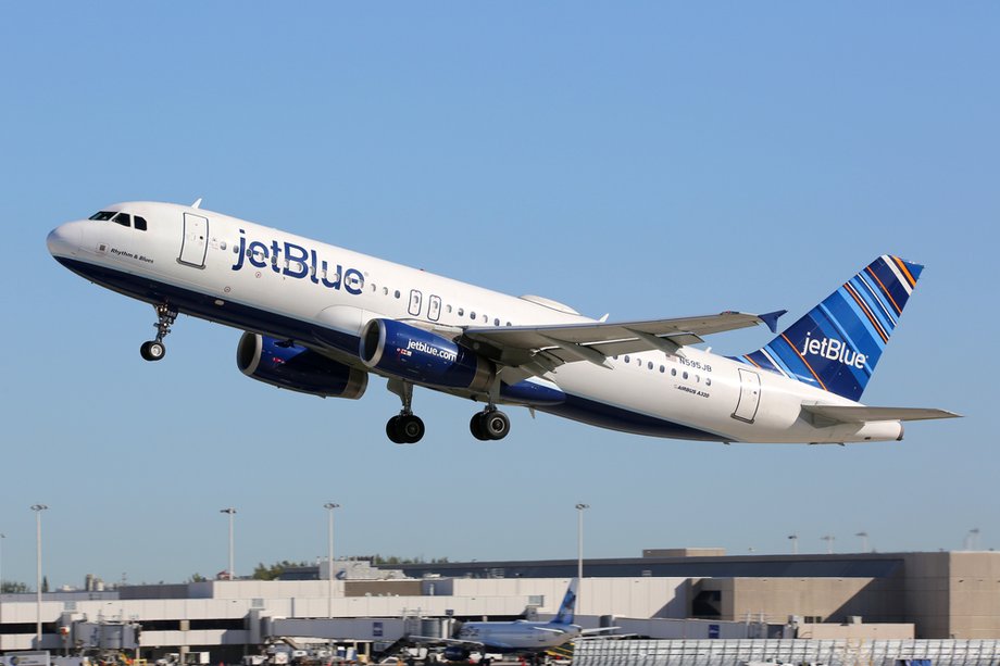 Amerykańska tania linia lotnicza JetBlue została nagrodzona za najlepsze wi-fi na pokładzie samolotów. 