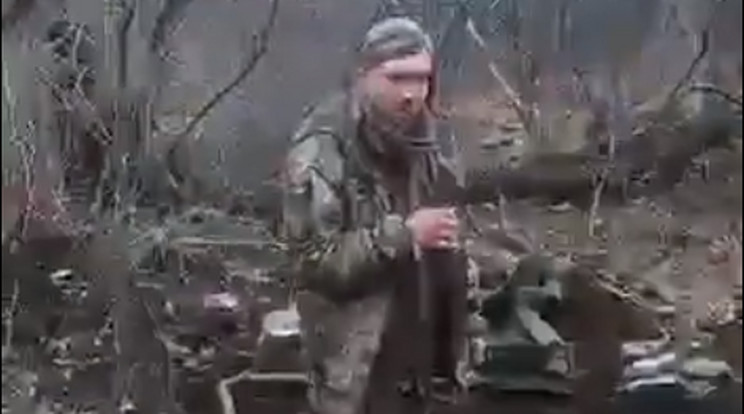 Videóra vették az oroszok, ahogy kivégeznek egy fegyvertelen ukrán katonát / Fotó: Twitter