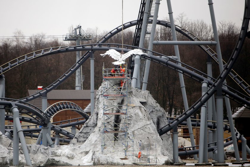 Takiego orła zamontowano na roller coasterze w Legendii