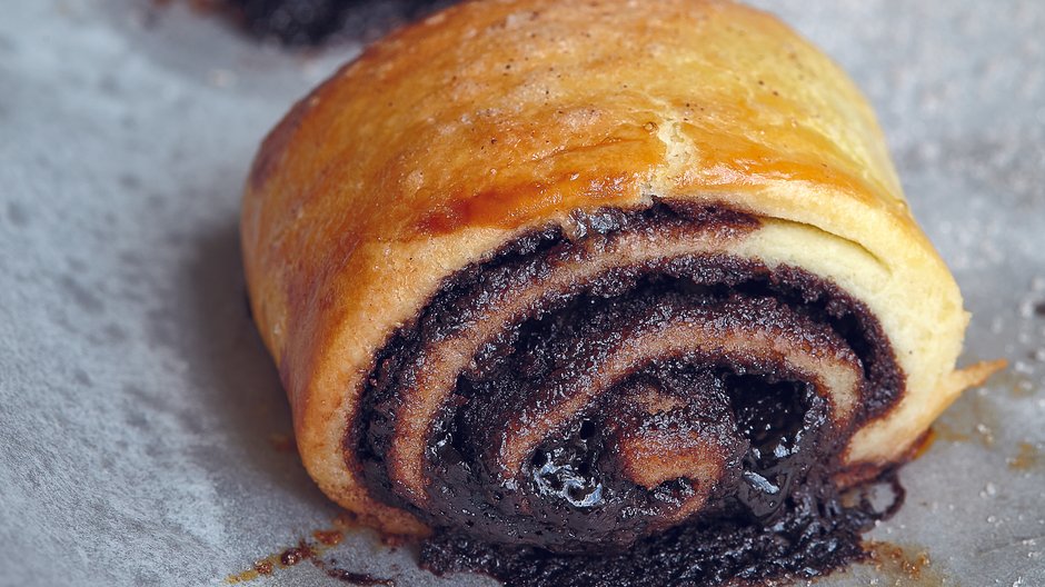 Rugelach z nadzieniem czekoladowym lub morelowo-sezamowym