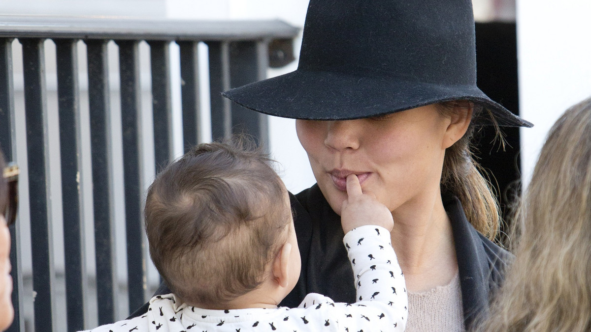 Chrissy Teigen i Luna