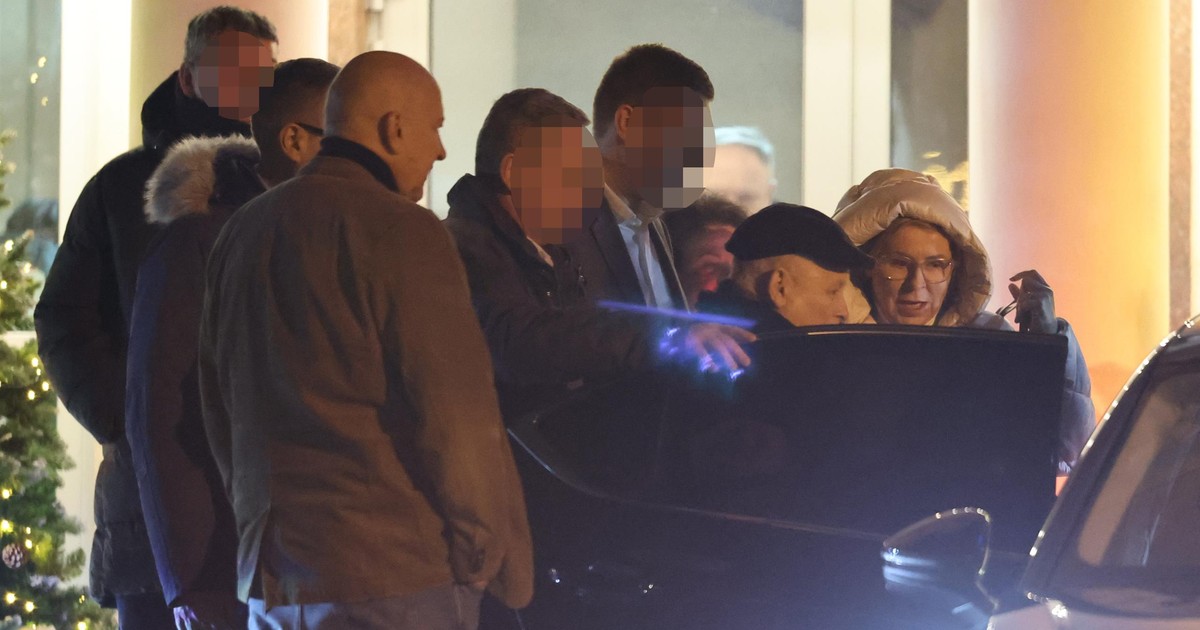 Miły gest Kaczyńskiego. Tuż po wyjazdowym posiedzeniu klubu PiS [ZDJĘCIA]