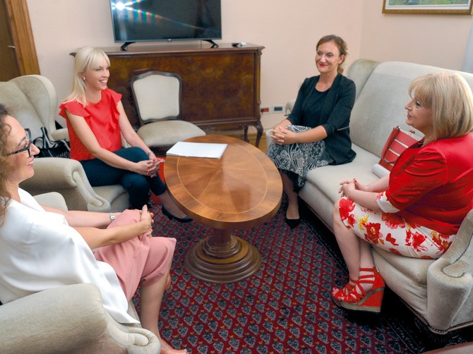 Sastanku sa ministarkom Slavicom Đukić Dejanović prisustvovale su Jelena Isaković, Sandra Subotin Čobanin i Biljana Stefanović iz „Blic žene“