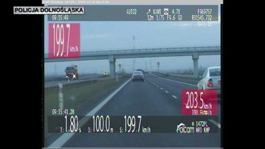 Kolejny pirat drogowy zatrzymany. Kobieta pędziła ponad 200 km/h