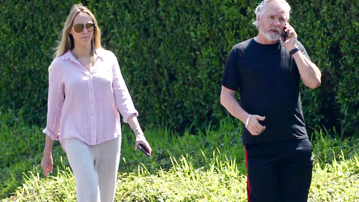 Tiš Sajrus u šenji sa prijateljem