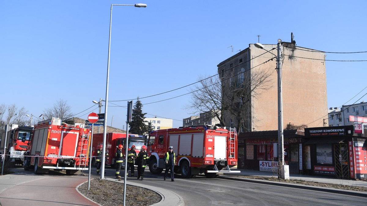 18304026 - POZNAŃ CZĘŚCIOWE ZAWALENIE KAMIENICY (Służby na miejscu zdarzenia)