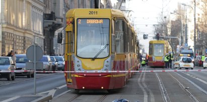 Oględziny zwłok ofiar motorniczego. FILM +18