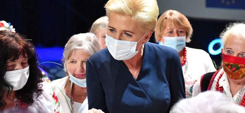 Na górze klasyka, na dole szał! Agata Duda na gali konkursu "Kobieta Gospodarna Wyjątkowa"