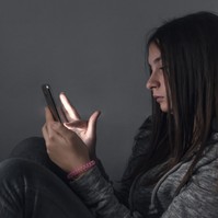 Mit tesz a közösségi média serdülőink testképével? Egy kutatás aggasztó eredményei