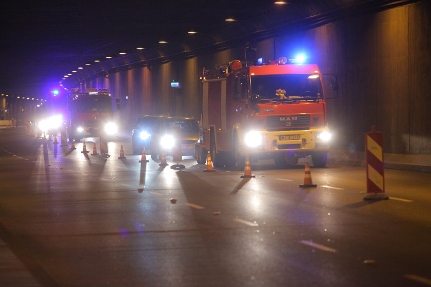 Ćwiczenia strażaków w tunelu Wisłostrady 