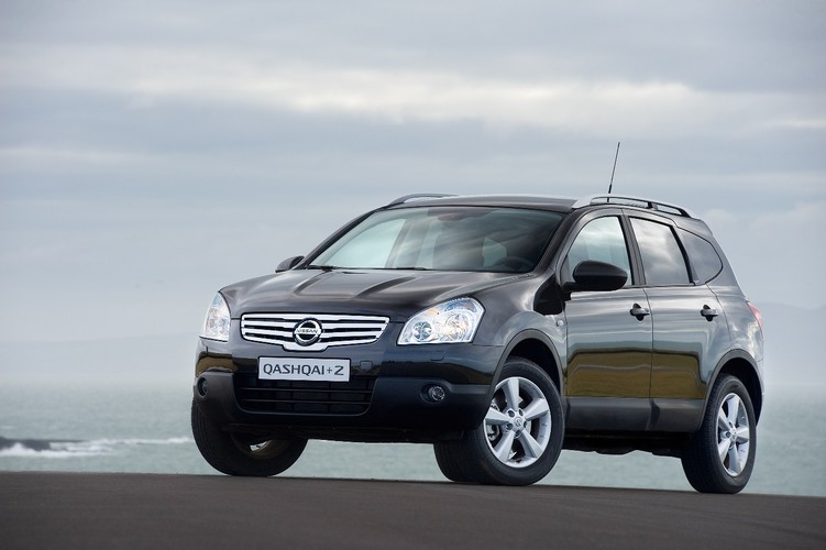 ...bo w bagażniku kryją się jeszcze dwa złożone w podłodze fotele