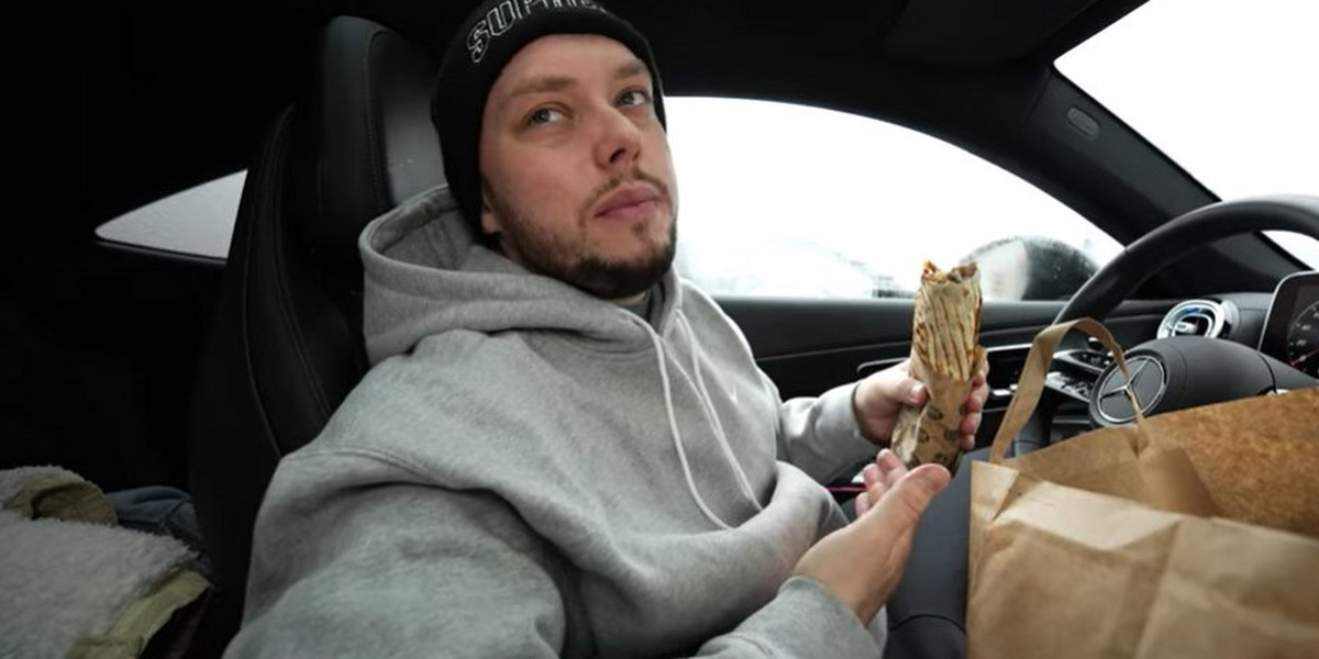 Youtuber Księżulo ocenił kebaba firmowanego przez Kamila Grosickiego. 