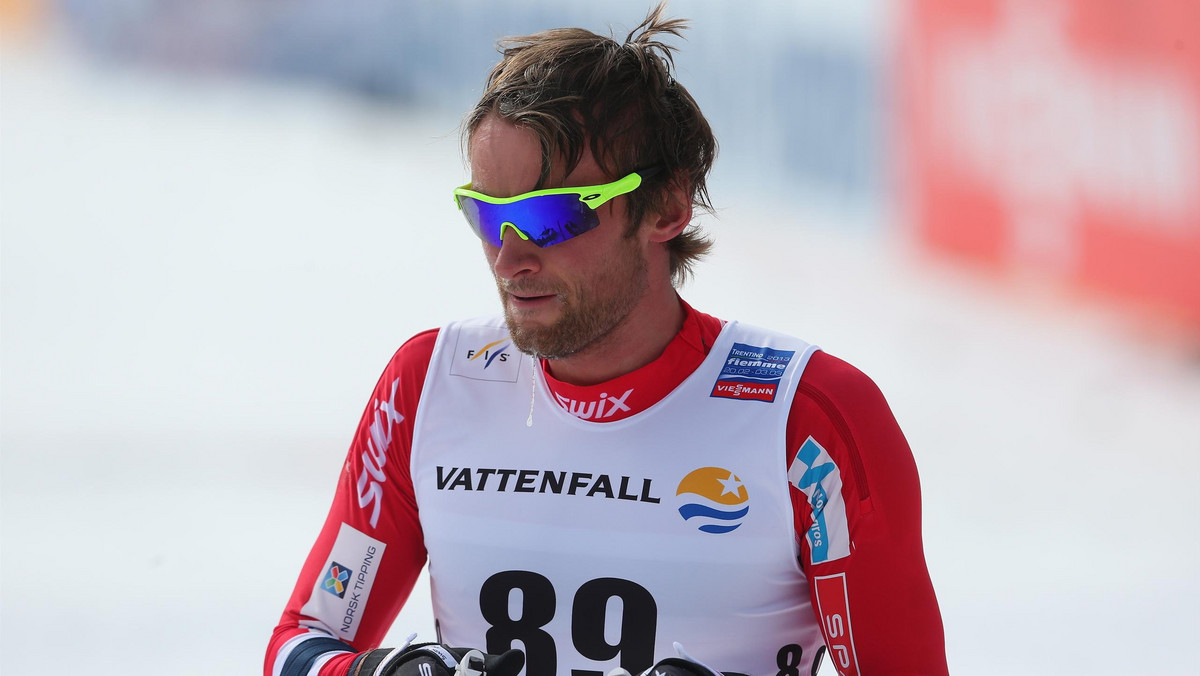 Petter Northug wygrał w Oberstdorfie drugą odsłonę Tour de Ski, bieg pościgowy stylem klasycznym na dystansie 15 km. Norweg po sprinterskiej końcówce wyprzedził Kanadyjczyka Alexa Harveya i Szweda Calle Halfvarssona. Dla Northuga to pierwsze od roku zwycięstwo w Pucharze Świata.