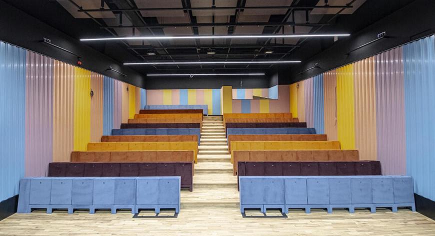 W nowym budynku oprócz przestrzeni teatralnej będzie działać centrum spotkań i dialogu dla widzów, którzy staną się aktywnymi współtwórcami spektakli.