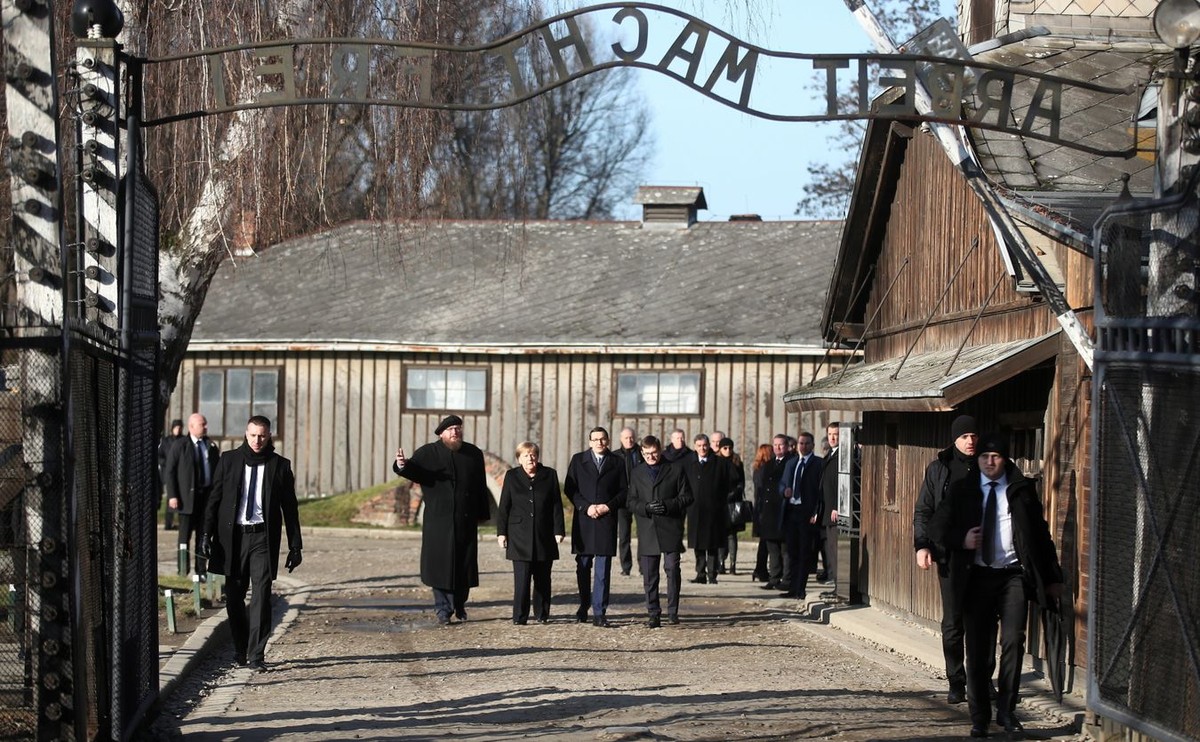 Kanclerz Niemiec Angela Merkel i premier Mateusz Morawiecki podczas uroczystości 75. rocznicy wyzwolenia niemieckiego obozu Auschwitz