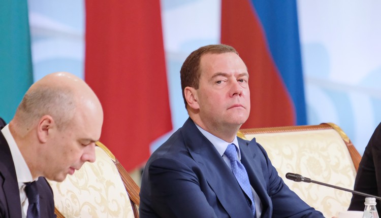 Miedwiediew z ostrą krytyką USA i NATO. Orwell miał rację"