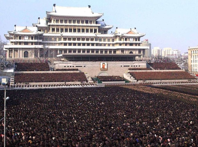 Tłumy na centralnym placu Phenianu