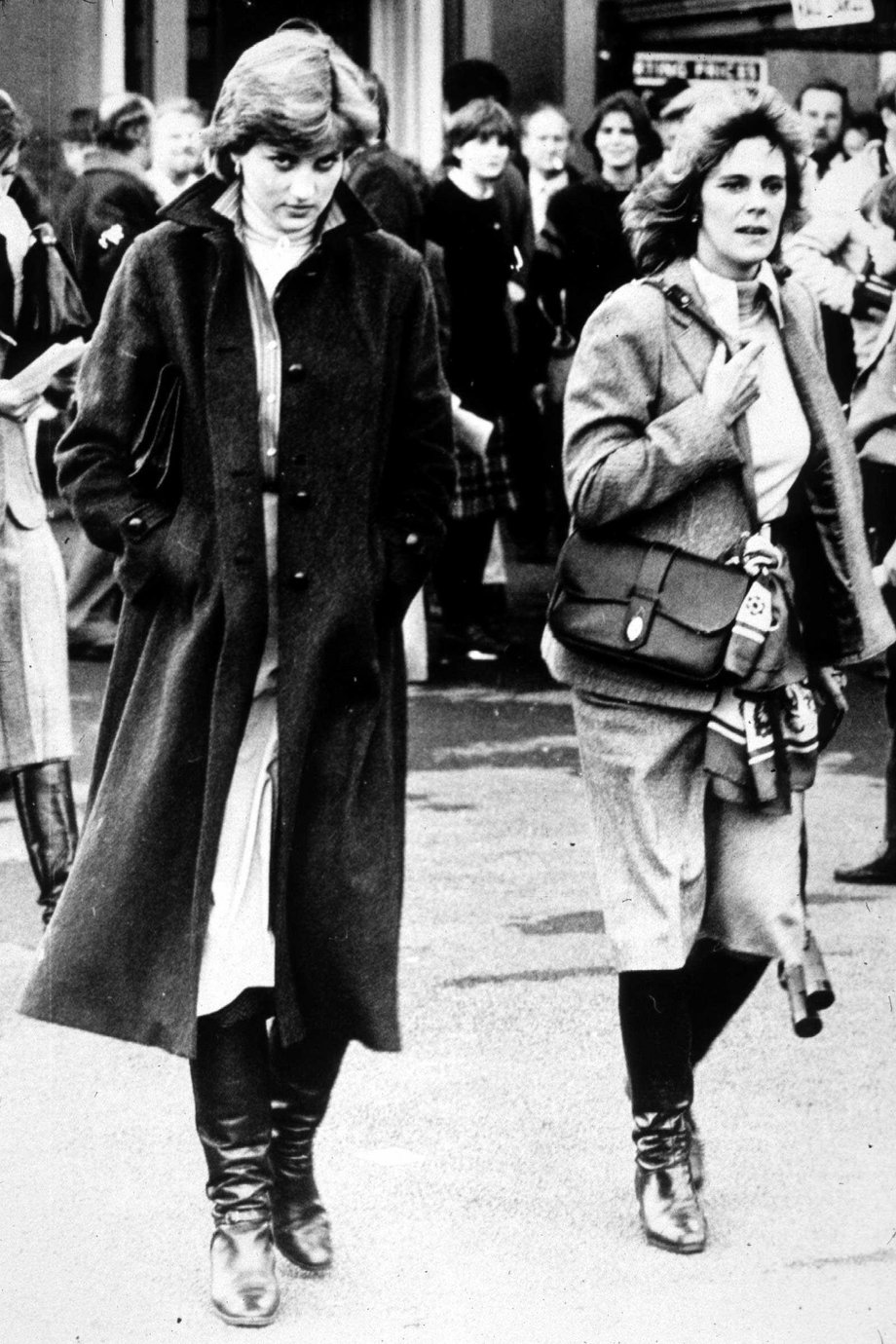 Lady Diana Spencer i Camilla Parker-Bowles na wyścigach w Ludlow, w których bierze udział książę Karol, 1980 r.