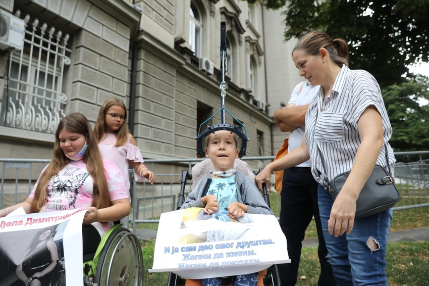 Anđela, Nađa, Mihailo i njihovi roditelji