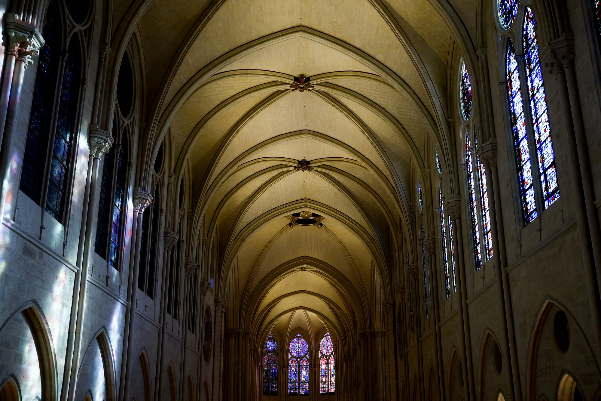 Katedrála Notre-Dame bude po rozsiahlom požiari slávnostne znovuotvorená.