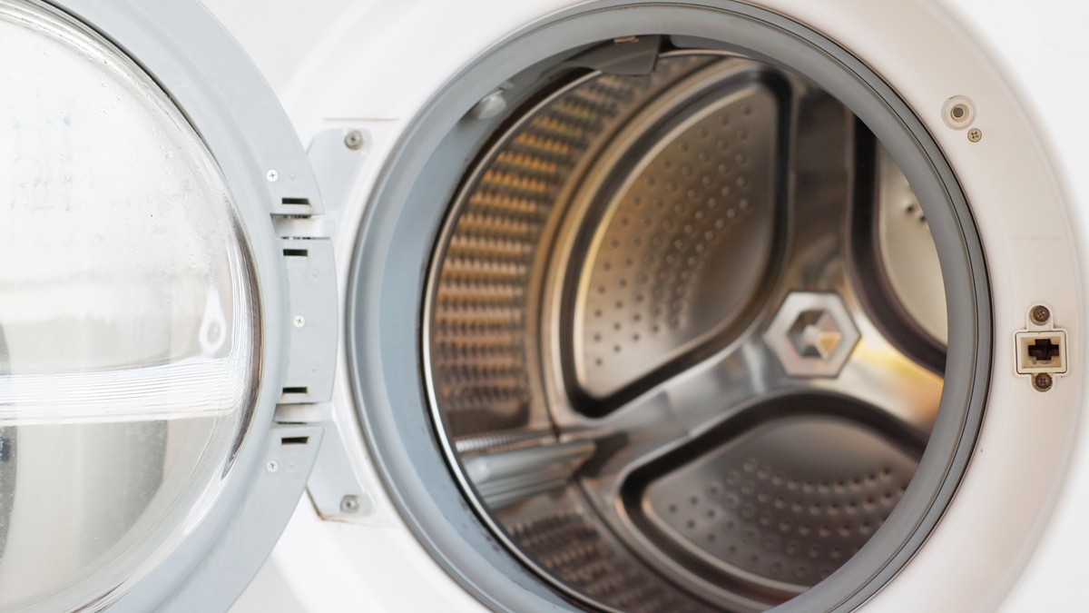 Da li treba držati otvorena vrata veš mašine? Majstori otkrivaju istinu