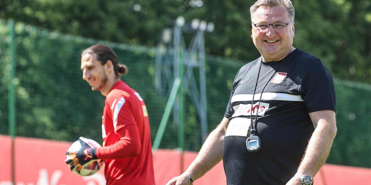 Czesław Michniewicz nie przypomina już dawnego siebie. To zdjęcie zrobiono na początku lipca i od tamtej pory nastąpiła wielka przemiana.