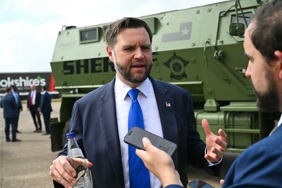 "UKRAJINA NE TREBA DA BUDE ČLANICA NATO" Oglasio se Vens: "Ponekad deluju u suprotnosti sa našim interesima"