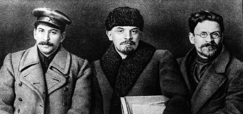 Od lewej: Józef Stalin, Włodzimierz Lenin i Michaił Kalinin w ok. 1905 r.