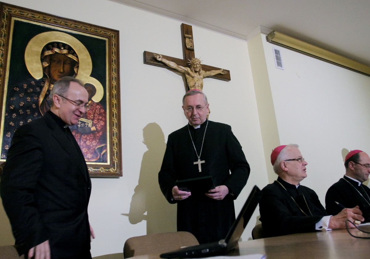 Episkopat pogroził palcem Tuskowi. Apel o głosowanie zgodnie z sumieniem