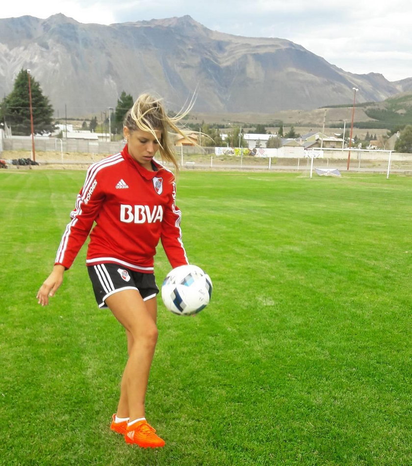 Camila Gallea rzuciła modelling dla piłki nożnej. Gra w River Plate!