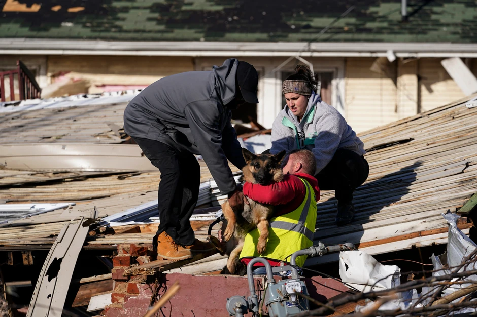 Tornada pogodila SAD - Mejfild, Kentaki