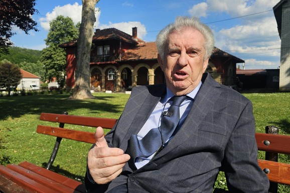 "POSLUŽIO SAM SE PREVAROM!" Dragačevac bio Titov saradnik od poverenja, a evo kako je nasamario Broza i čuvenu opersku divu na Brionima