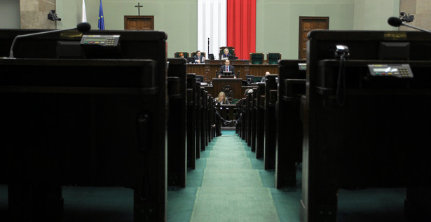 Kancelaria Sejmu pozbywa się majątku. Na liście niepotrzebnych rzeczy są m.in kajak i rower wodny