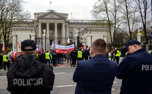 Takie zaś postępowanie jest nieetyczne i naraża na szwank dobre imię Policji.