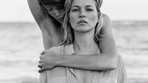 Szerelmesen ölelgeti egymást Kate Moss és a lengyel szépség