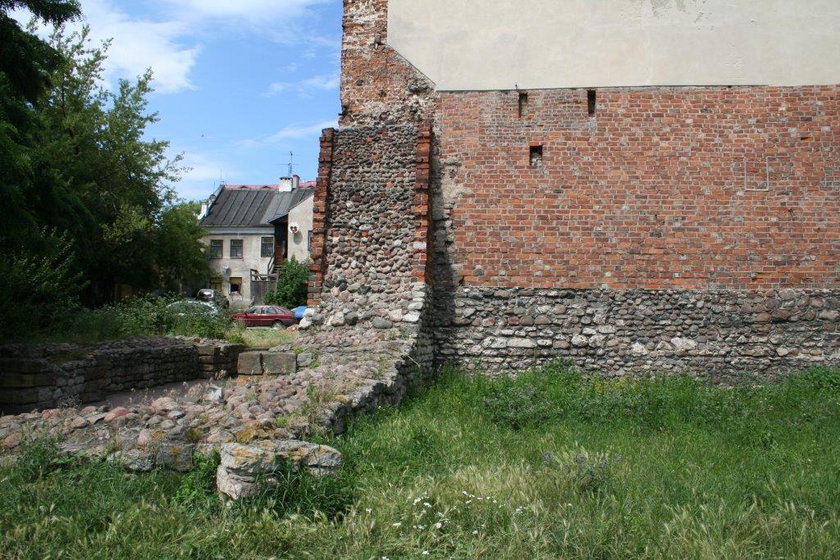 Mury z XIV wieku