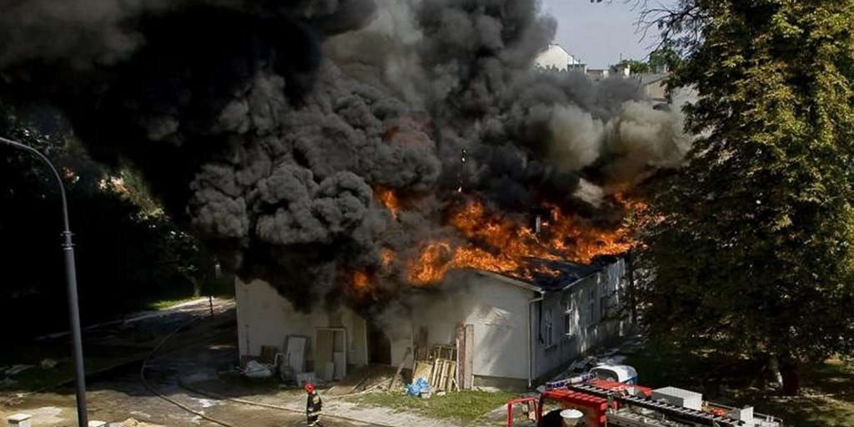 Pożar szpitala. 8 strażaków poszkodowanych