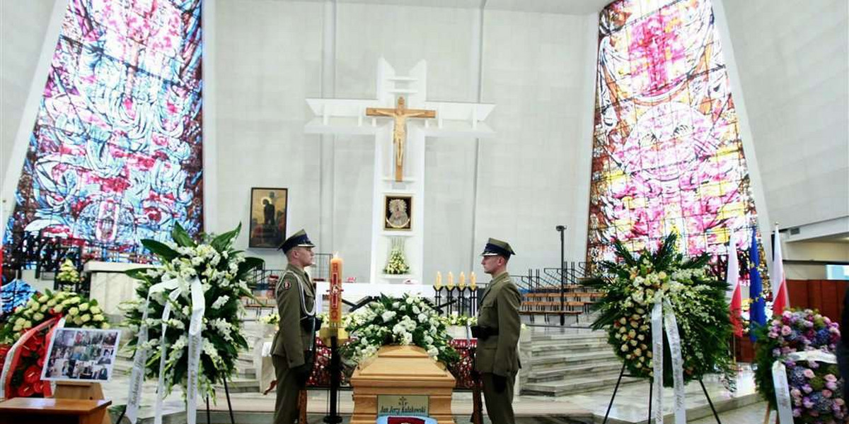 Pochowano wielkiego Polaka. Smutek w cieniu fajerwerków