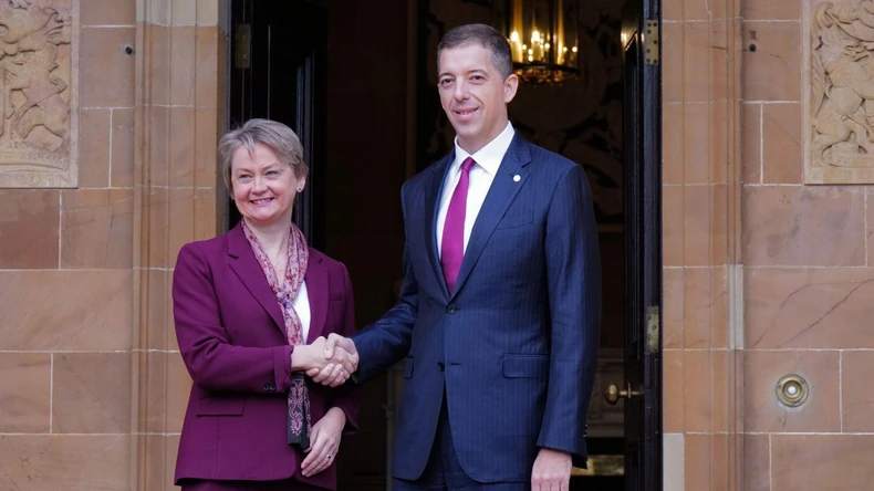 Ministarka spoljnih poslova Velike Britanije Ivet Kuper i srpski šef diplomatije Marko Đurić u zamku Hilsboro blizu Belfasta, Severna Irska tokom sastanka koji je uvod u Berlinski proces | Foto: Paulo Nunes dos Santos/POOL/EPA/Shutterstock