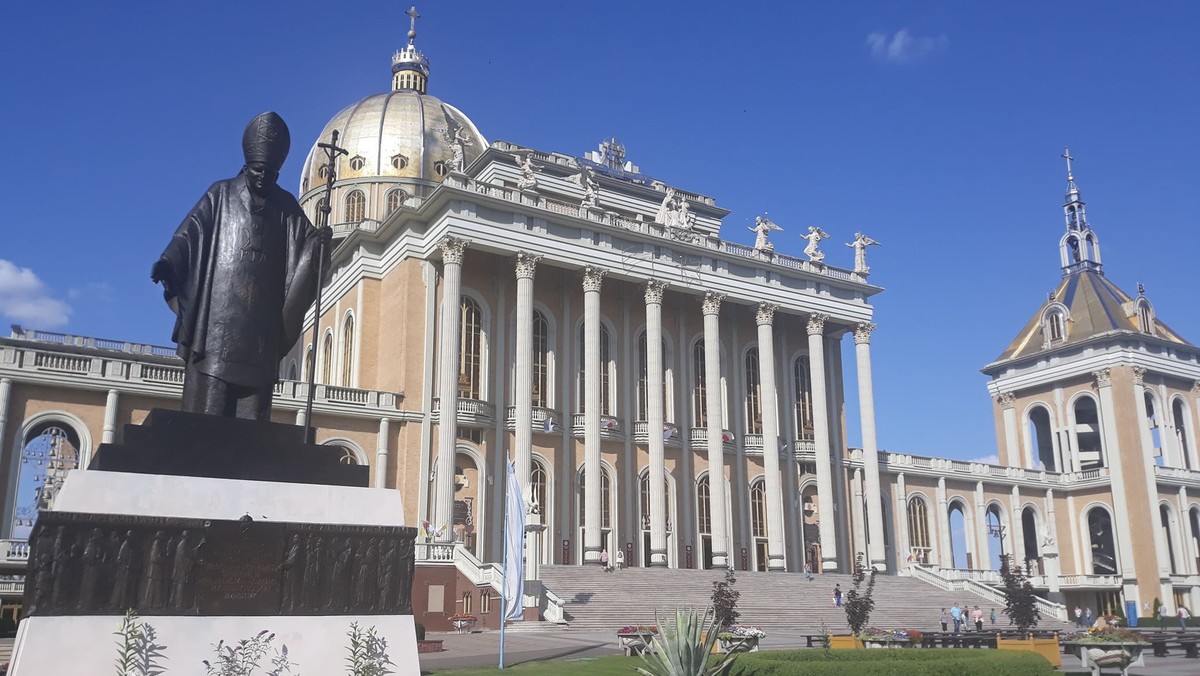 Licheń: wizerunek księdza Eugeniusza Makulskiego znika