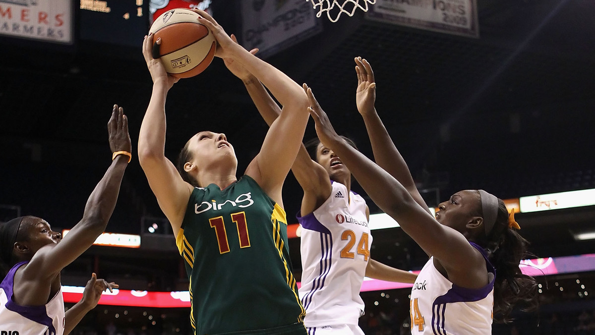 Broniące tytułu koszykarki Seattle Storm, w składzie z Eweliną Kobryn, odniosły trzecie zwycięstwo z rzędu i 16. w obecnym sezonie ligi WNBA. W czwartek pokonały u siebie drużynę Tulsa Shock 74:57. Polka nie zdobyła żadnego punktu.