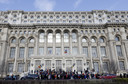 Przeciwnicy certyfikatów covidowych próbowali wziąć szturmem rumuński parlament