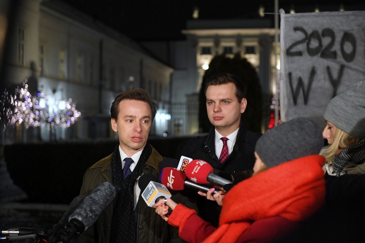 Poprawki senackie sprowadzały się w głównej mierze do podniesienia zakresu już obowiązujących i zaproponowanych przez rząd programów, do zwiększenia ich skali, natomiast nie sprowadzały się do zmiany ich filozofii - ocenił Krzysztof Bosak