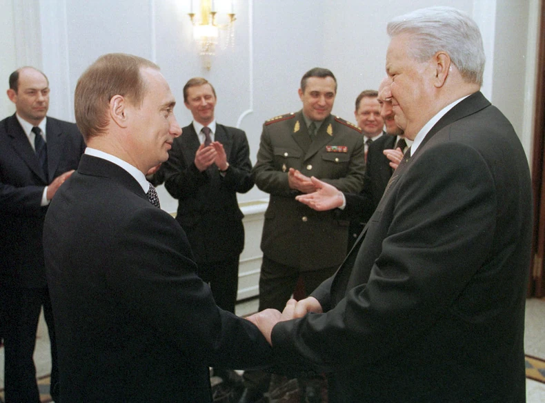 Putin i Jeljcin u Kremlju tokom oproštajne ceremonije 31. decembra 1999.