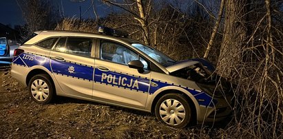 Wypadek radiowozu z nastolatkami w Dawidach Bankowych. "Prawie zabił mi dziecko i poszedł sobie na emeryturę"